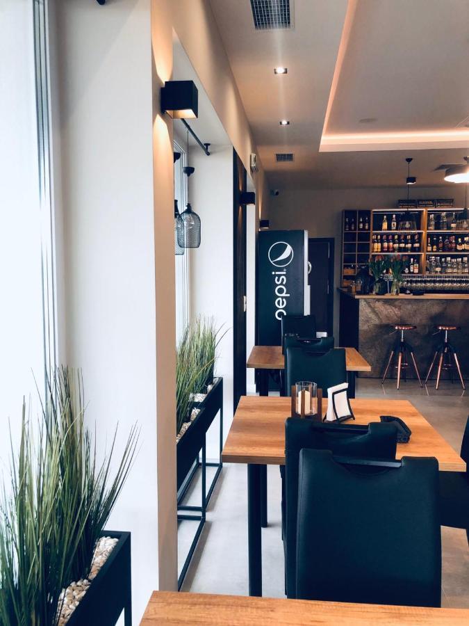 Przystanek Roszkow -Noclegi I Restauracja 外观 照片